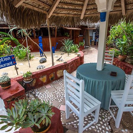 Chez Maggie Hotel & Restaurant Morondava Exterior foto